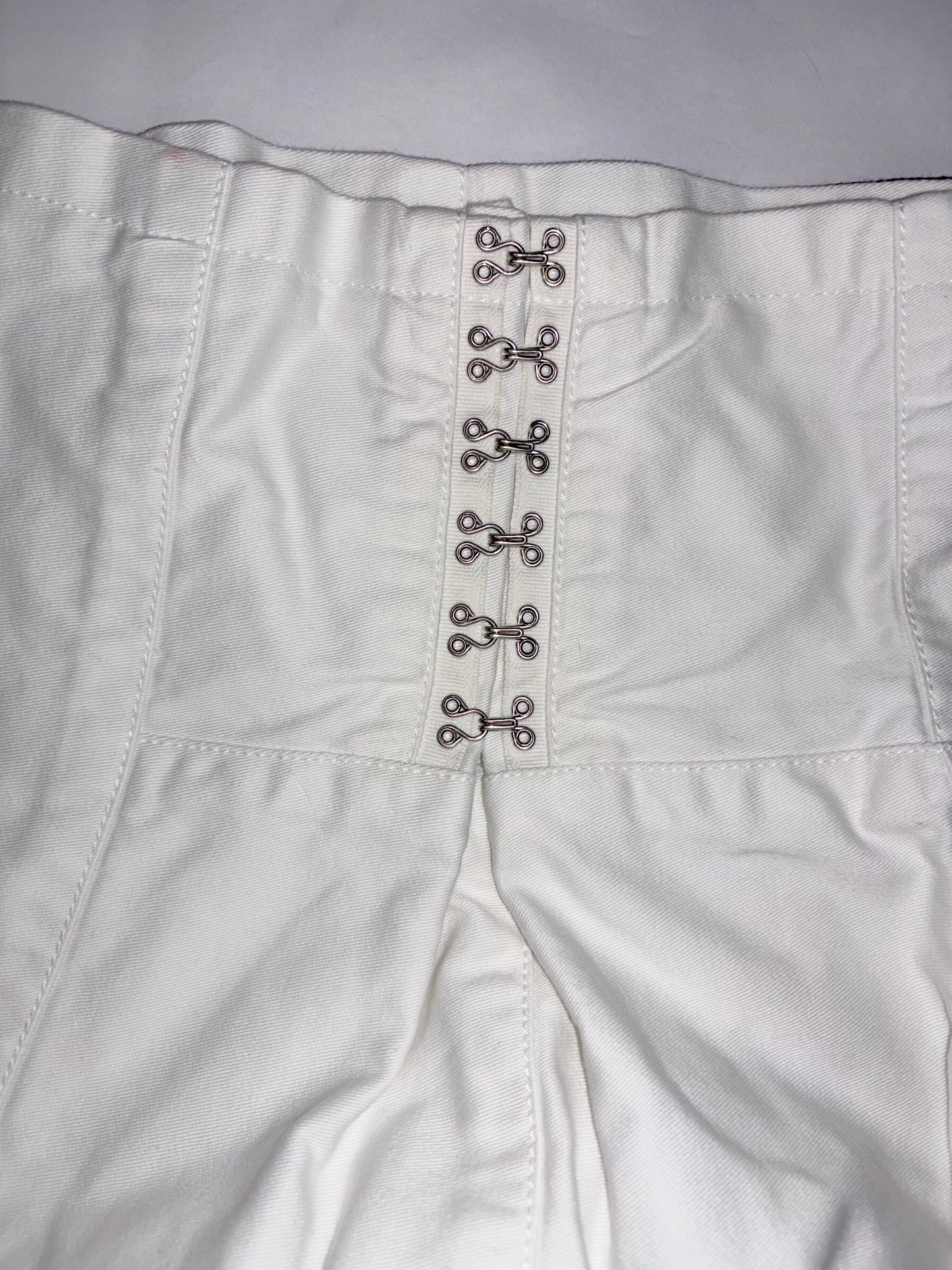 by Marc Jacobs *RUNWAY* SS 2007 White Bermuda Shorts | Sz FR42
