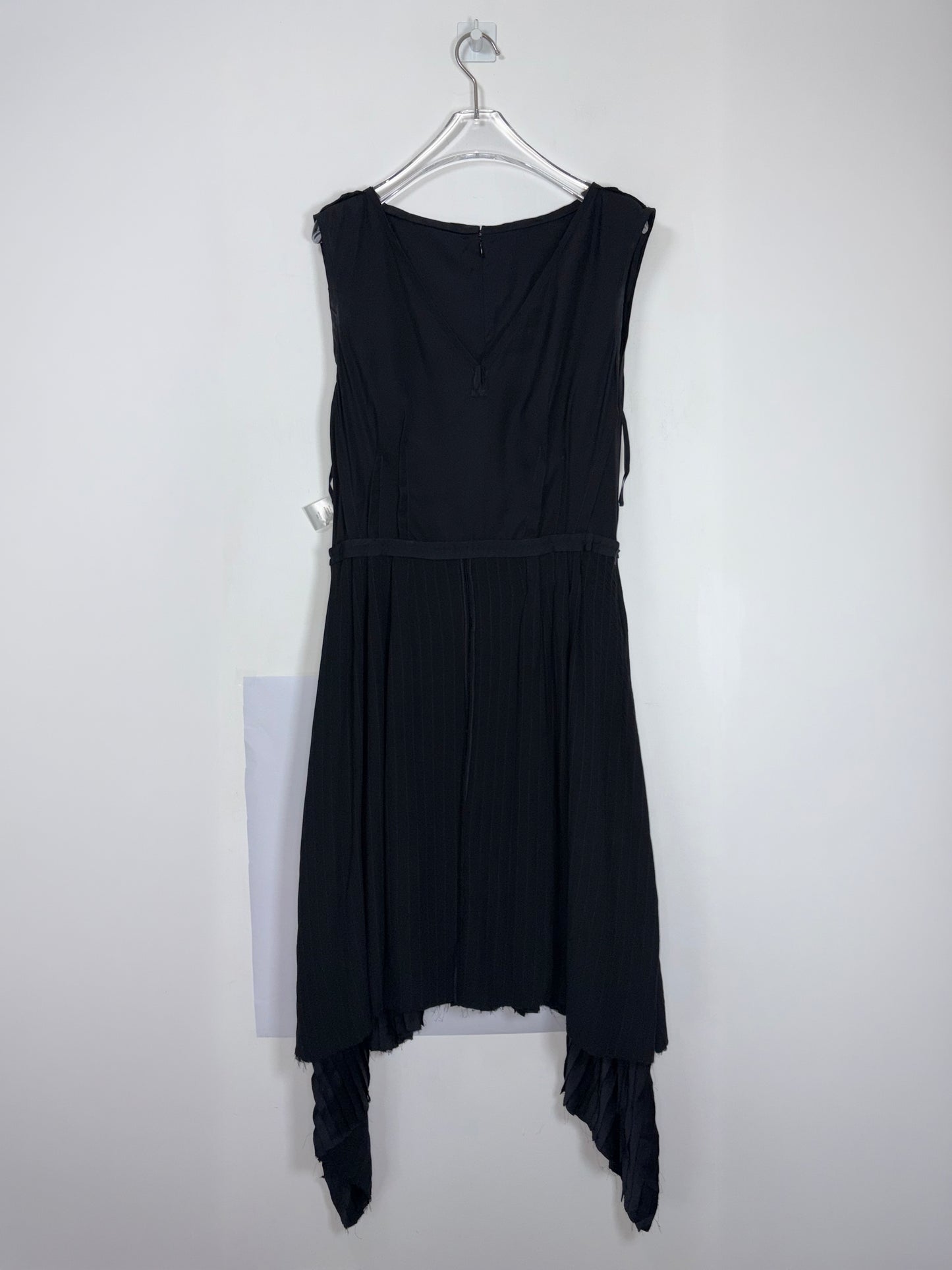 V-Neck Knee Length Sleeveless Black Dress | FR40 ~ Medium