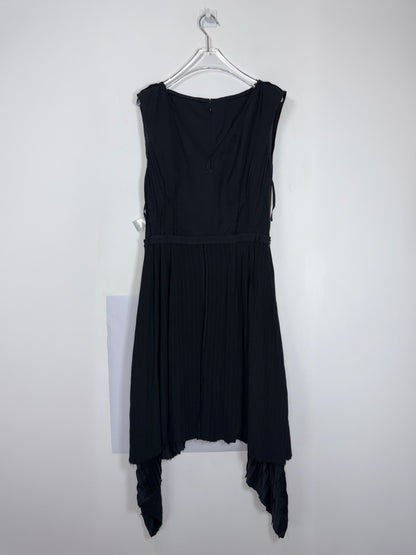 V-Neck Knee Length Sleeveless Black Dress | FR40 ~ Medium