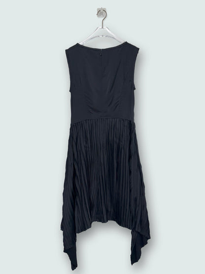 V-Neck Knee Length Sleeveless Black Dress | FR40 ~ Medium